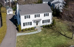29 Valley Road, Manhasset, NY 11030