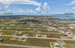 154 W Pin Oak Ln, ROCKPORT(HOLIDAY BEACH), TX 78382