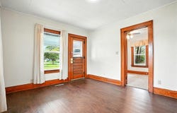 433 S 8th Ave, IA 52353