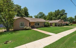 206 E Park, Italy, TX 76651