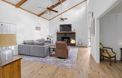 1912 Ave J, Nederland, TX 77627