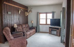 230 N 6th Ave, Burwell, NE 68823