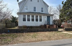 129 N 7th Street, Lindenhurst, NY 11757