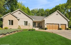 820 Vineland Court, Chanhassen, MN 55317