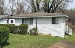 1010 W Irvine Ave, Florence, AL 35630