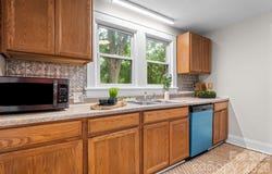 355 15th Avenue NE, Hickory, NC 28601