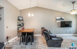 635 Hunter Dr, Harrisburg, SD 57032
