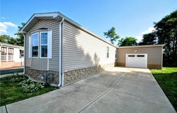 10 Roundtop Dr, Finleyville, PA 15332