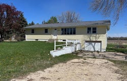 31684 Hwy 14, Parkersburg, IA 50665
