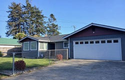 309 S HAZEL St, Brookings, OR 97415