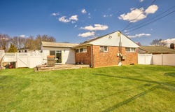 23 Garden Circle, Syosset, NY 11791
