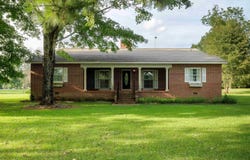 210 15th Ave, Guin, AL 35563
