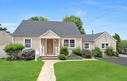 12 Robinson Dr, Woodland Park, NJ 07424-2929