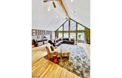 33 Woodfield Ln, Saddle River Boro, NJ 07458-3219