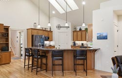 2148 Lomond Ave, Springfield, OR 97477