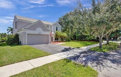 10582 Grove Pl, Cooper City, FL 33328