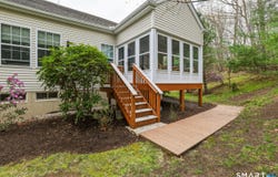 20 Meadowview Court, Canton, CT 06019