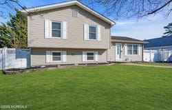 1233 Pacific Avenue, Beachwood, NJ 08722