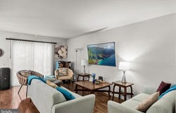 302 KINGS CROFT, CHERRY HILL, NJ 08034