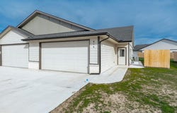 816 S Jay St, Valley Center, KS 67147-8948