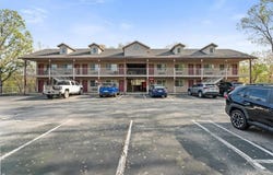 3043  E Van Buren, Eureka Springs, AR 72632