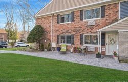 40 W 4th St, Patchogue, NY 11772