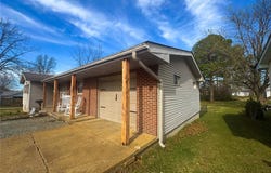 102 S Roosevelt Street, Desloge, MO 63601