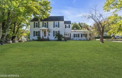 33 Swartzel Drive, Middletown, NJ 07748