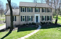 2293 Morrow Rd, Upper St Clair, PA 15241