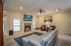 216 Keswick Drive, Hewitt, TX 76643