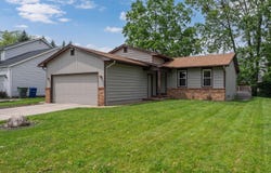 2220 Surreygate Drive, Columbus, OH 43235