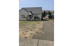 1710 SE MAIN ST, Roseburg, OR 97470