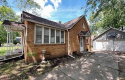 1113 & 1113 1/2 CHARLOTTE Street, Pekin, IL 61554