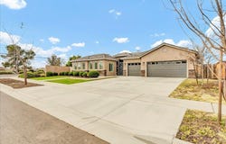 1684 W Berkshire Lane, Hanford, CA 93230