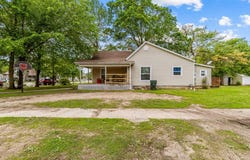 301 W Pleasant Street, Aurora, MO 65605