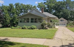 323 Sunset Road, Waterloo, IA 50701