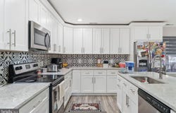 32 RUSTLEAF LN, LEVITTOWN, PA 19055