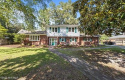 604 W Wilson Creek Drive, Trent Woods, NC 28562