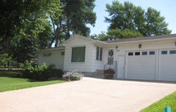 510 Sunset Dr, Dell Rapids, SD 57022