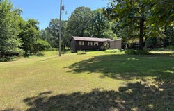 724 E Red Barn Road, Cave City, AR 72521
