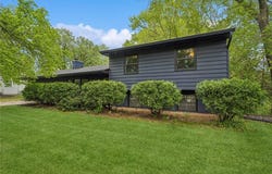 2500 Ensign Avenue N, Golden Valley, MN 55427