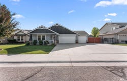 952 S Library Ave, Kuna, ID 83634