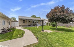 102 S 15th Avenue, Washington, IA 52353