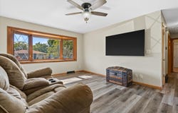 W148N8416 Albert Pl, Menomonee Falls, WI 53051