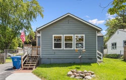 2204 E 40th Street, Des Moines, IA 50317