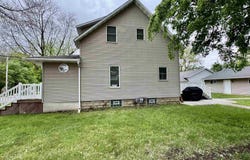 1312 2nd Ave S, Clear Lake, IA 50428