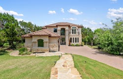 27 Autumn Oaks DR, The Hills, TX 78738