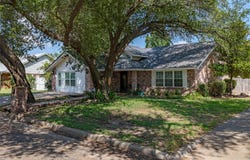 704 E 16th St, Cameron, TX 76520