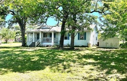 2105 W Gillis Ave, Cameron, TX 76520