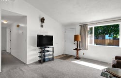 570 S 4TH ST, Harrisburg, OR 97446
